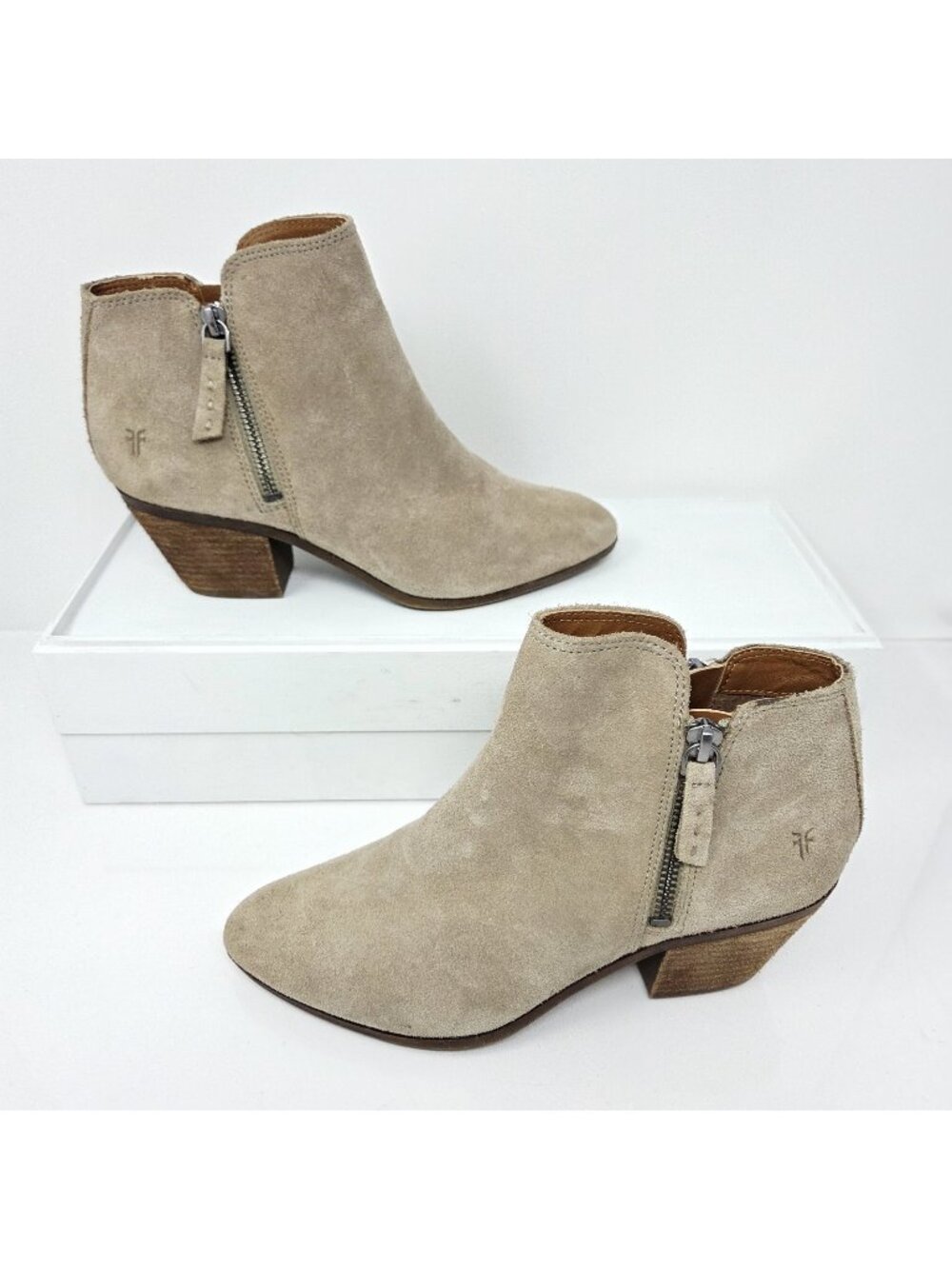 Frye Judith Ankle Boot Women’s 6 Taupe Suede Leather Almond Toe Block Heel FLAW